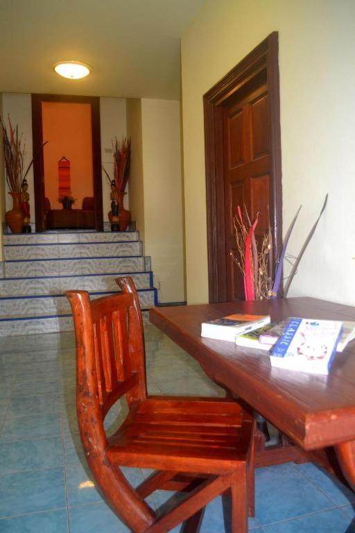 Oyo 851 On Hill Residence Patong Esterno foto