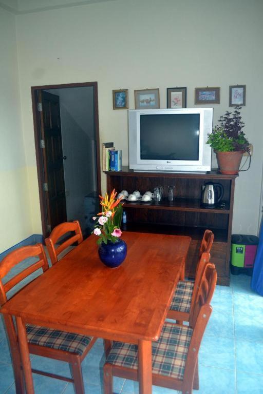 Oyo 851 On Hill Residence Patong Esterno foto