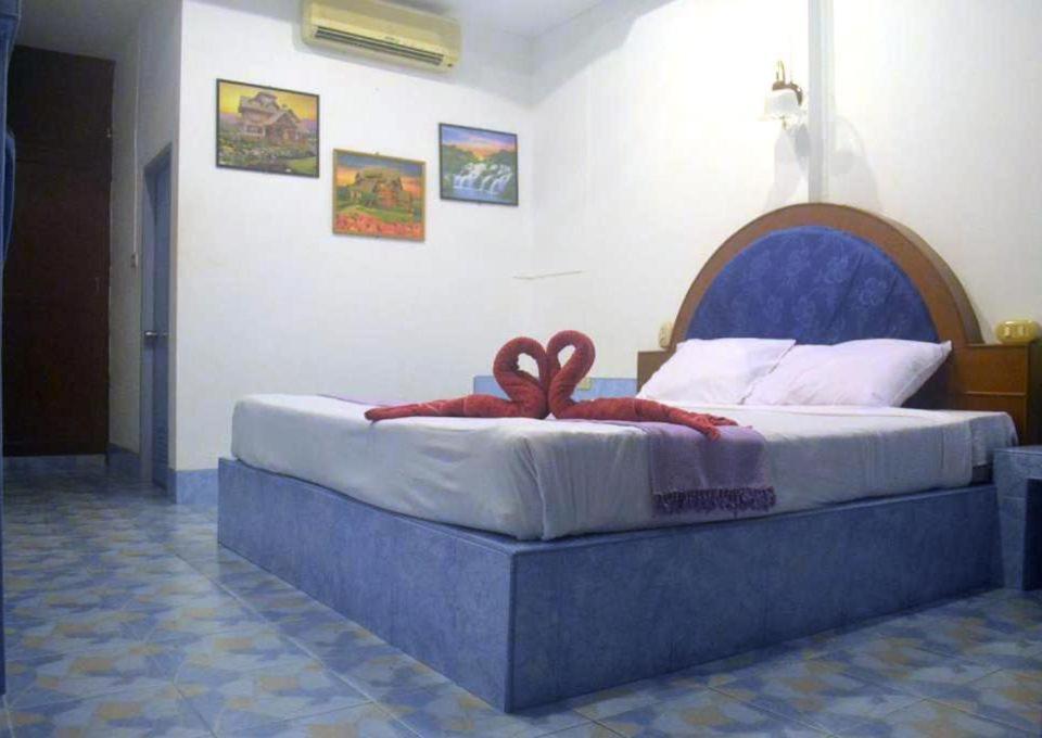 Oyo 851 On Hill Residence Patong Esterno foto