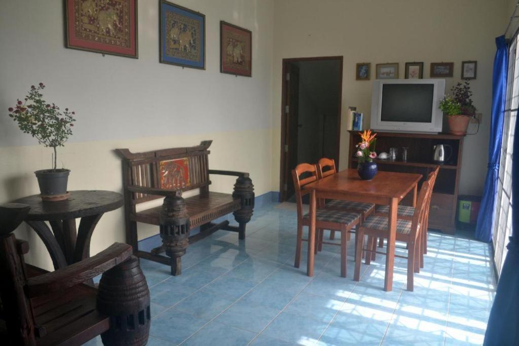 Oyo 851 On Hill Residence Patong Esterno foto