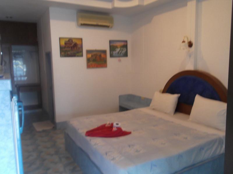 Oyo 851 On Hill Residence Patong Esterno foto