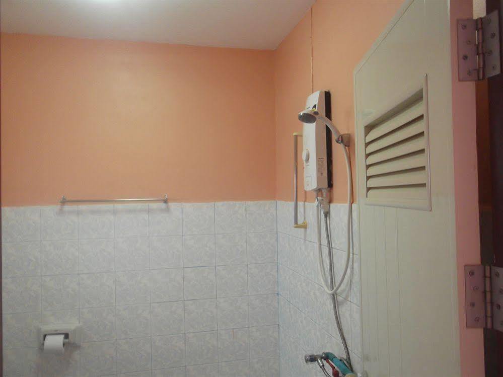 Oyo 851 On Hill Residence Patong Esterno foto